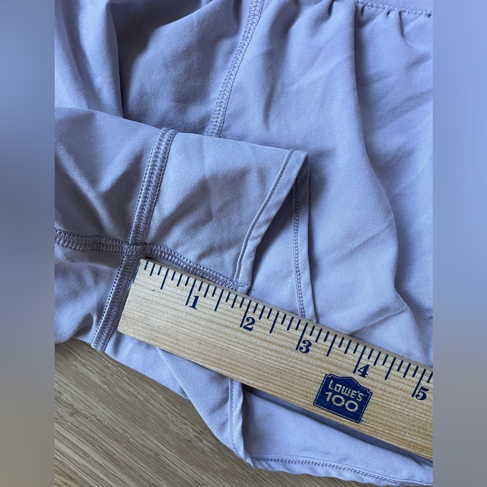 ๐ Lululemon ๐ Hotty Hot LR Shorts ๐ Size 8 - Picture 7 of 10